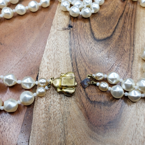 Gorgeous Faux Cultured Pearl Double Strand Necklace - Picture 7 of 11